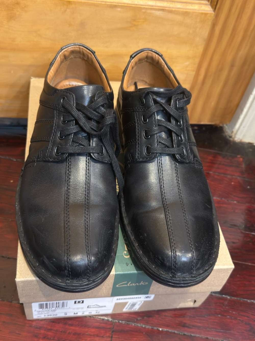 Clarks Black Leather Lace-Up Oxfords Size 9